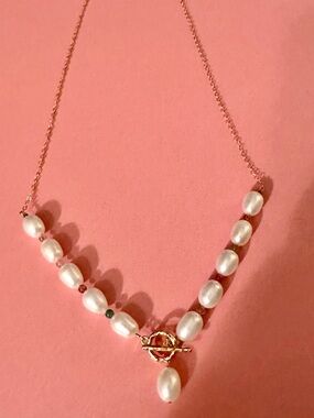 La Meno Elegant White Pearl Toggle Necklace With Rainbow Colored Tourmaline